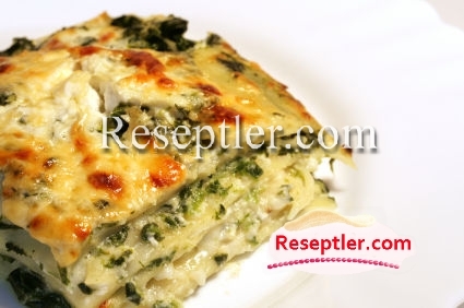 Vegetarian lasagne with ricotta cheese and spinach filling